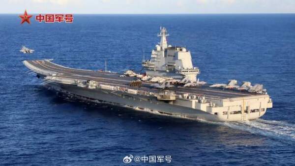 中国双航母抵近关岛海域，甲板高清图高调公开，一排排崭新歼15T