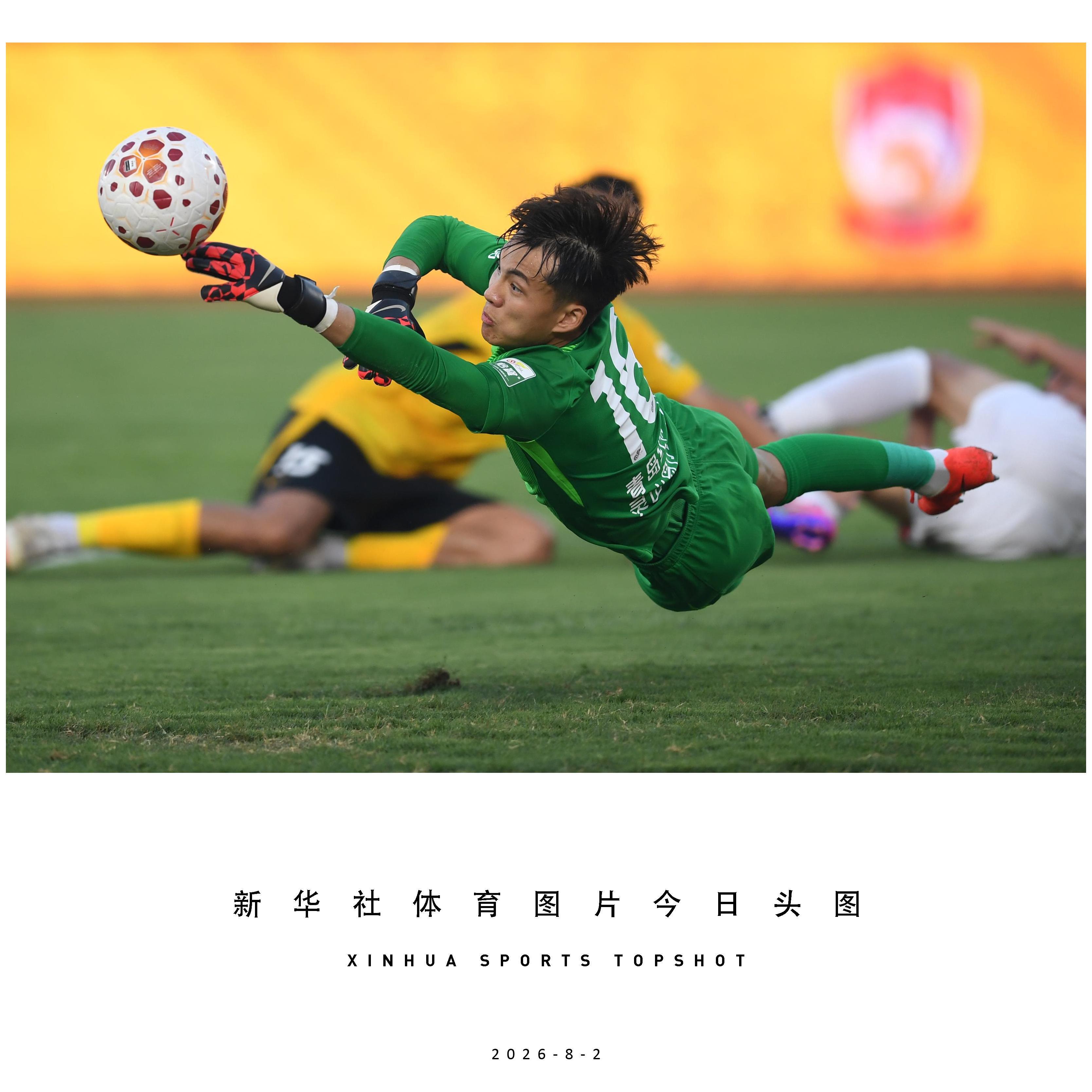 6月3日武汉邀约赛中国女足首发合影潘红艳刘晨肖梓彤在列中新社张畅摄