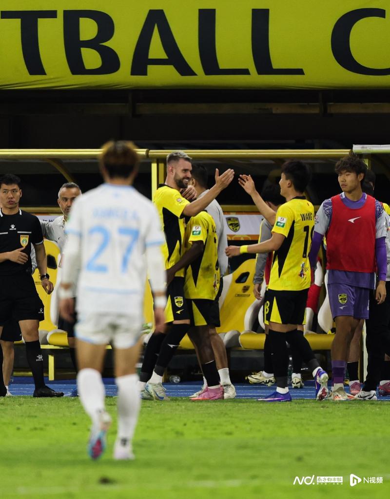 中甲揭幕战广州豹2比0图多列庆祝南都黎湛均摄
