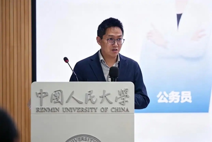 粉笔张小龙：端起碗吃饭，放下碗骂娘