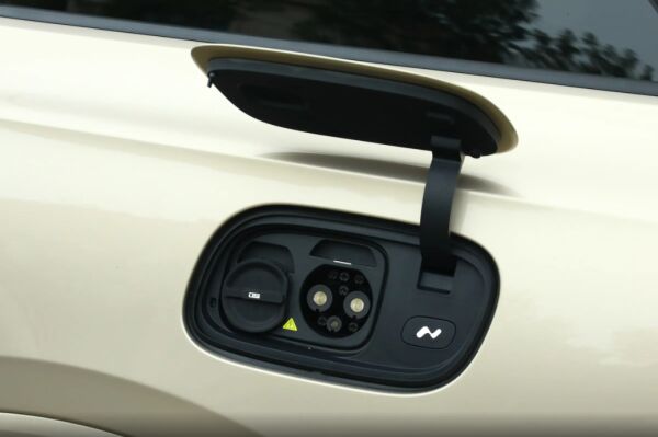 乐道L90 三排六座SUV 旗舰车型_乐道l90_乐道L90 内饰设计 豪华感