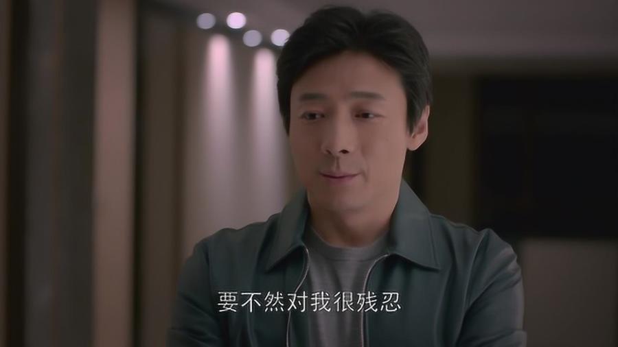 魏渭与安迪在餐厅约会的场景