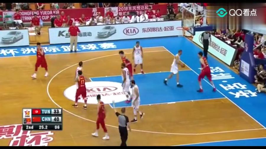 中国男篮红队斯杯首秀险胜突尼斯，周琦22+8王者归来