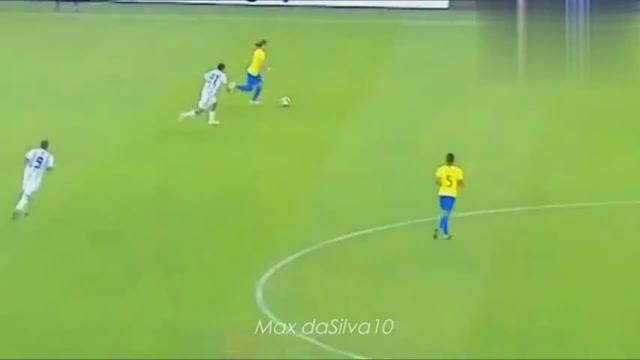 世预赛阿根廷4-1巴西：无梅西狂欢，桑巴防线被打穿