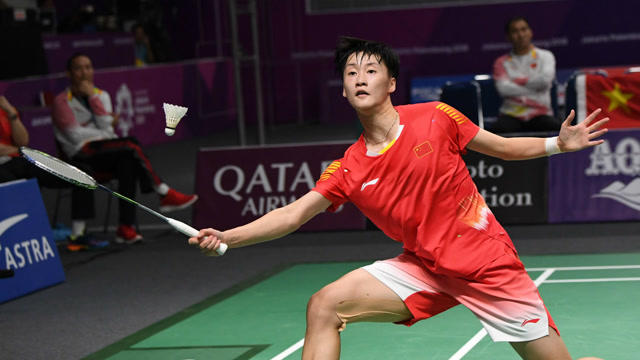 中日羽毛球激战亚锦赛！石宇奇完胜奈良冈功大挺进四强