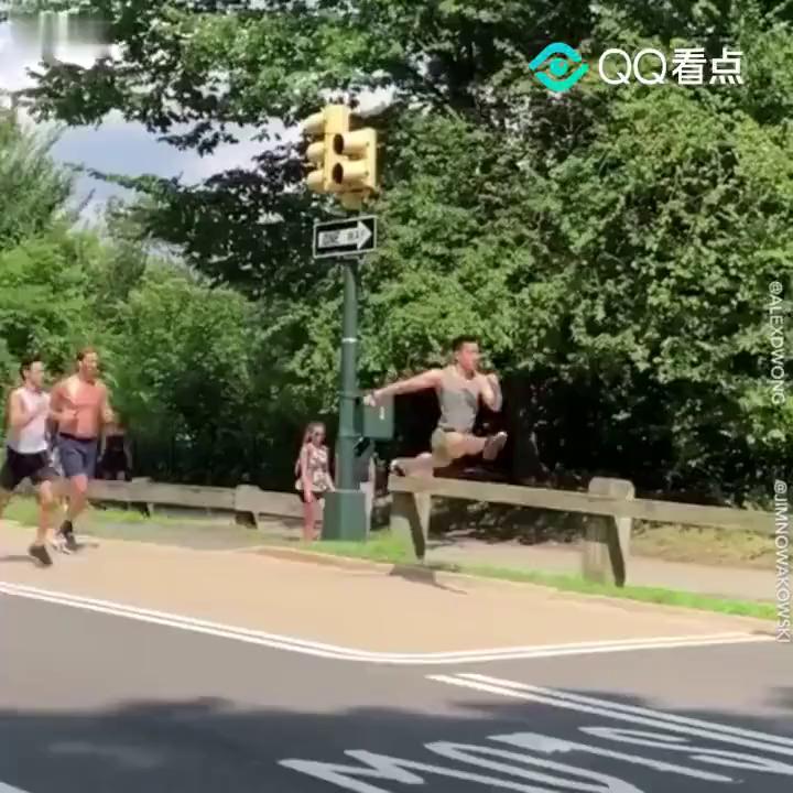 操场跑步沙雕文案，操场跑步沙雕文案搞笑
