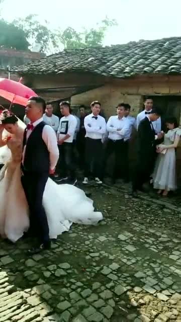 梦境交织，解析梦见别人结婚同时又见到有人下葬的深层含义