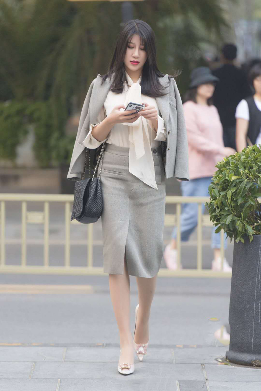 Charmaine Sheh Is Indeed The Goddess Of Hong Kong Elegantly Dressed And Transformed Into A Workplace Lady Her Complexion Is Absolutely Perfect Daydaynews