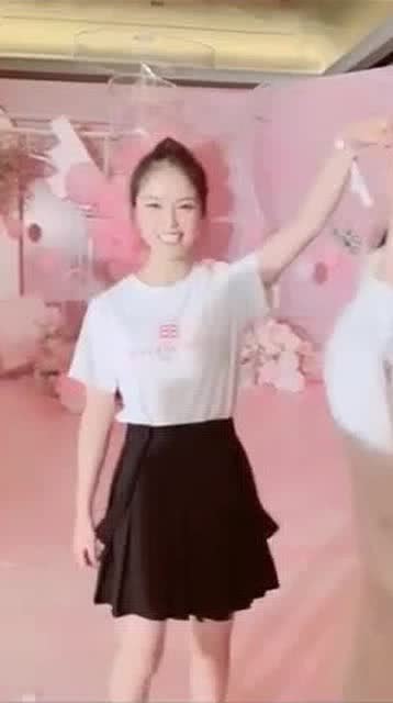 白色轻薄汉服女士穿搭，白色轻薄汉服女士穿搭图片