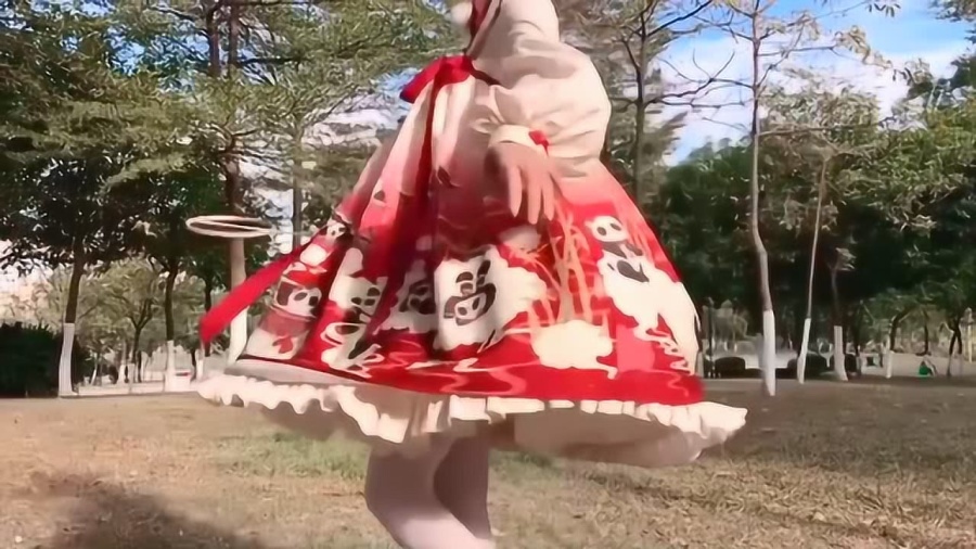 你是否也曾幻想过 在冬日清晨被阳光温柔唤醒 赤脚踩在温润的原木地板上 一杯热咖啡 一本旧书 整个家安静得只听得见呼吸？这 不只是生活理想 更是北欧风格装修赋予日常的真实诗意