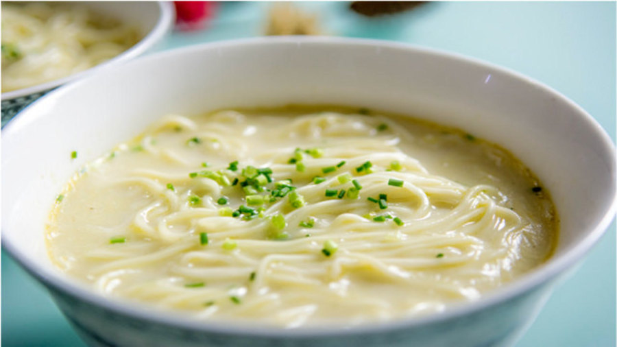 鱼汤面制作短视频，鱼汤面制作短视频教程