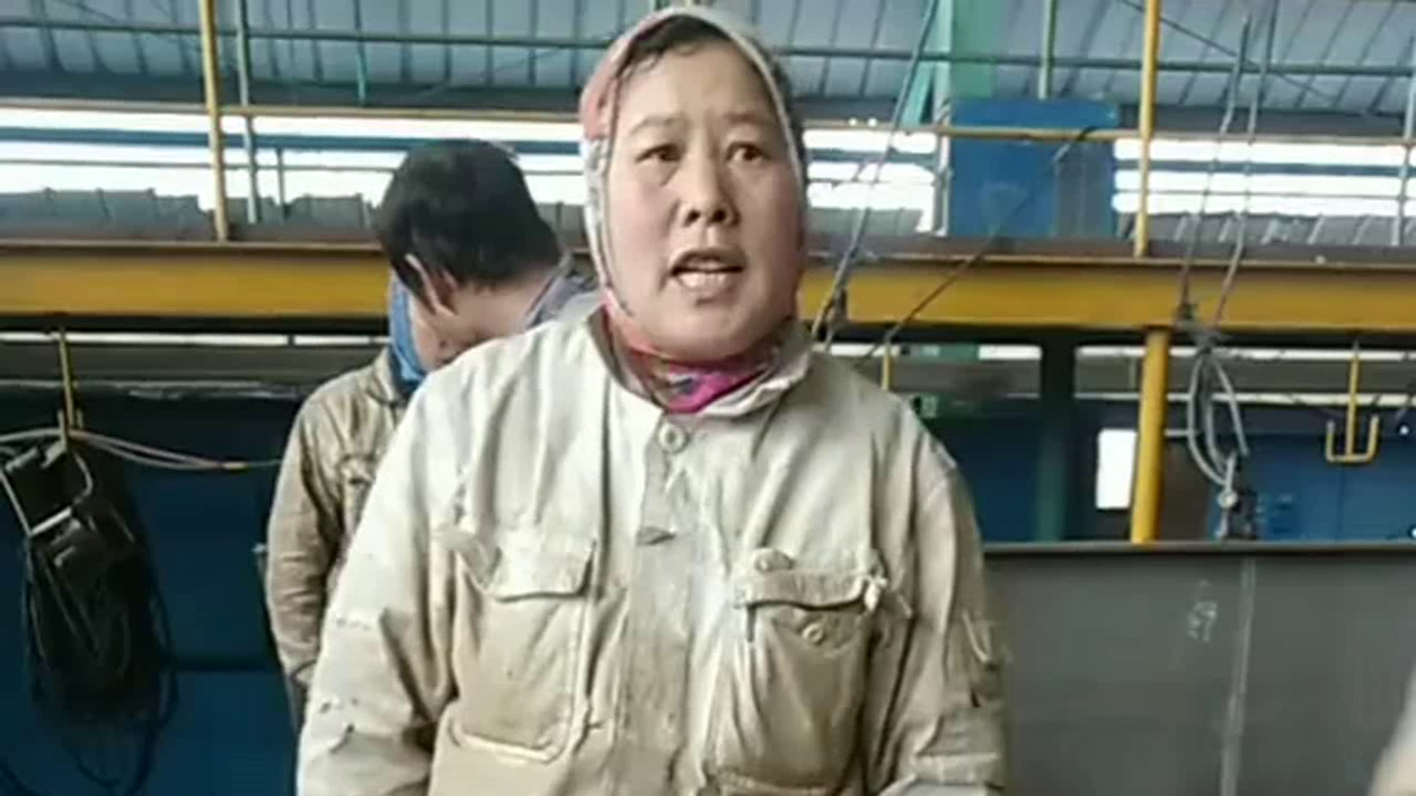 工厂里的工人们都回家过年了,剩下的都是光杆司令了 看你还指挥谁 