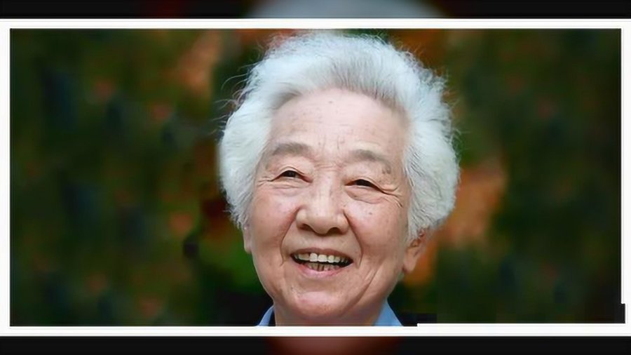 梦境迷离，老人离世后的不舍与告别——解析梦见老人去世后不愿走的深层含义