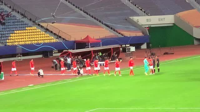 十人恒大2-1苏宁，艾克森破门+杨立瑜绝杀