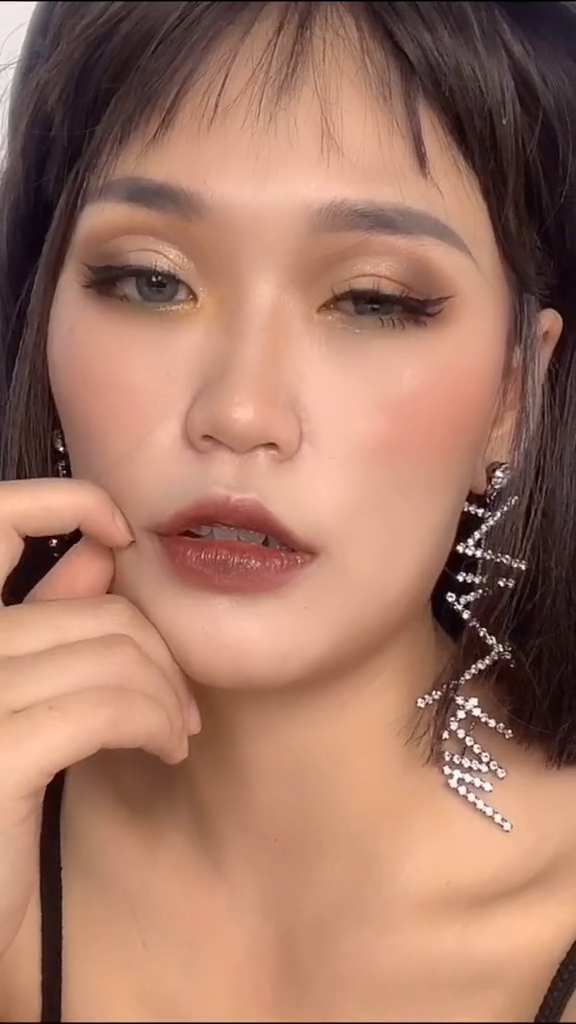 国字脸搭配什么眼睛，国字脸搭配什么眼睛好看