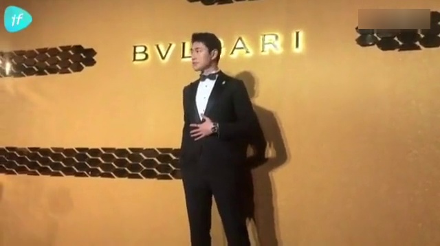 上海,王彦霖超话 亮相宝格丽 serpenti seduttori 鎏光蛇影