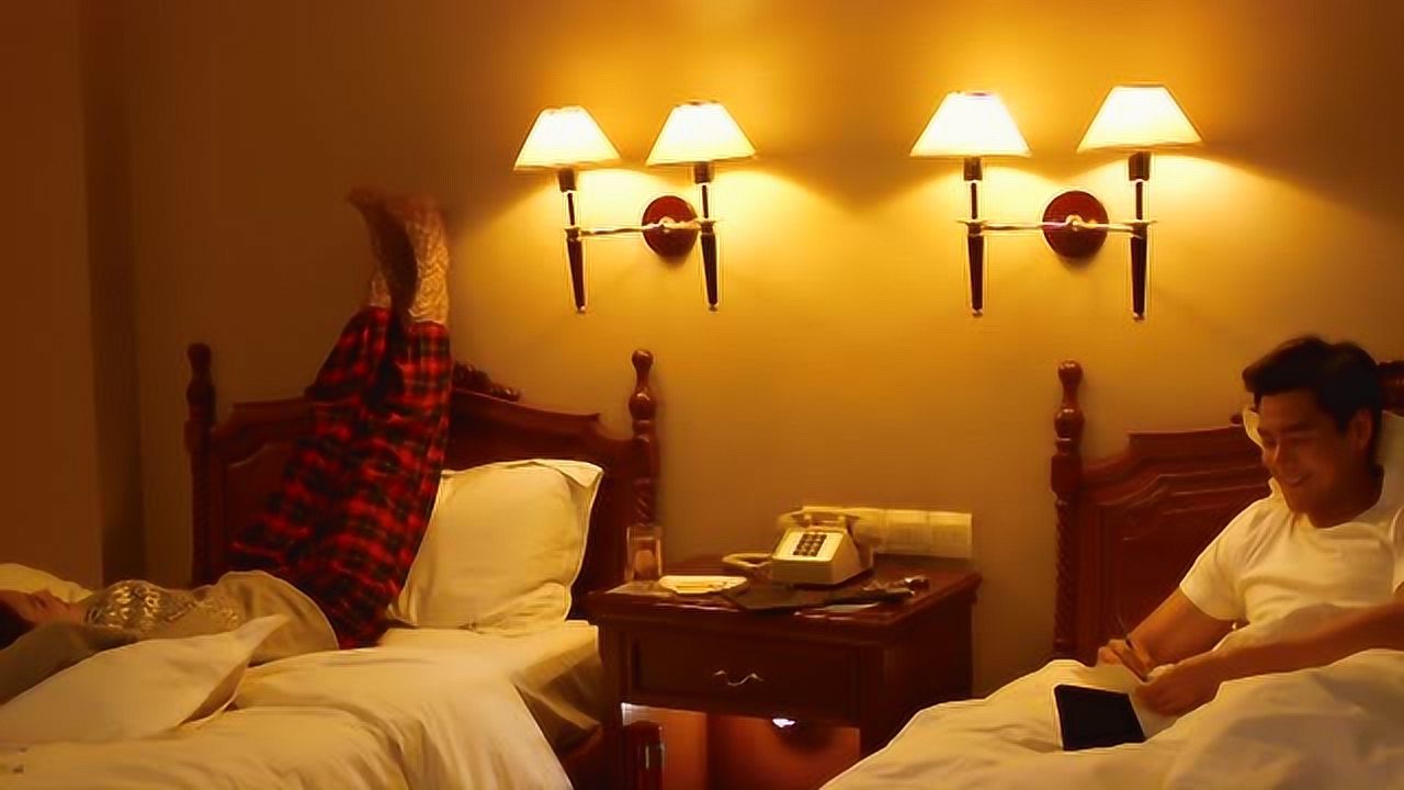 梦回大学寝室，解读梦见两个女生怀孕的深层含义与心理暗示