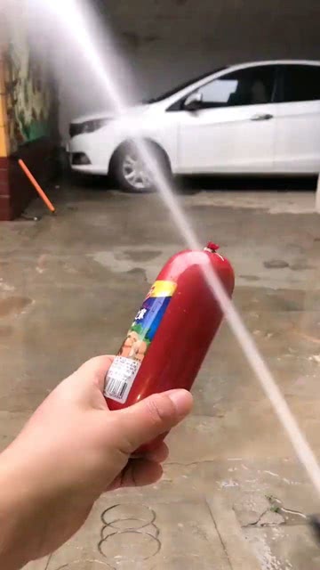 还以为高压水枪无坚不摧,不料碰上火腿肠,竟然是这结果