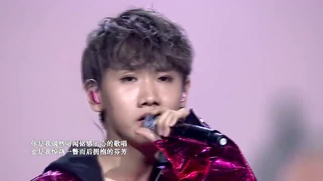 汪苏泷 一笑倾城 旋律歌词太甜了,每次听完都有种恋爱的感觉