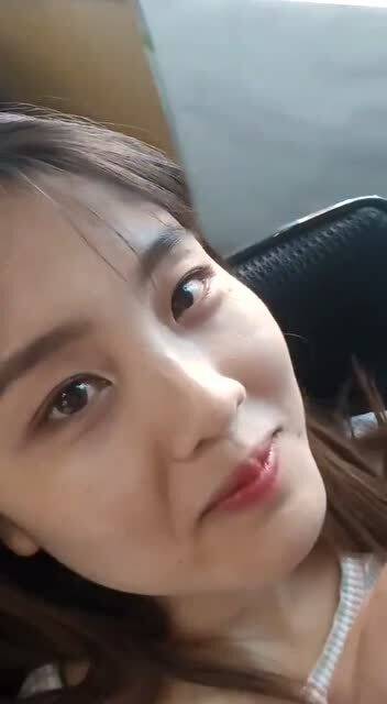 怎么帮别人带美瞳，怎么帮别人带美瞳呢
