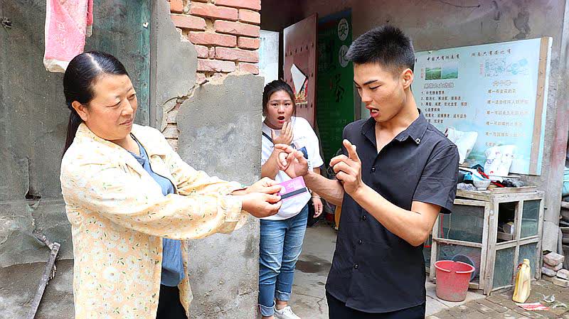 孩子感动后妈短剧剧本，孩子感动后妈短剧剧本怎么写