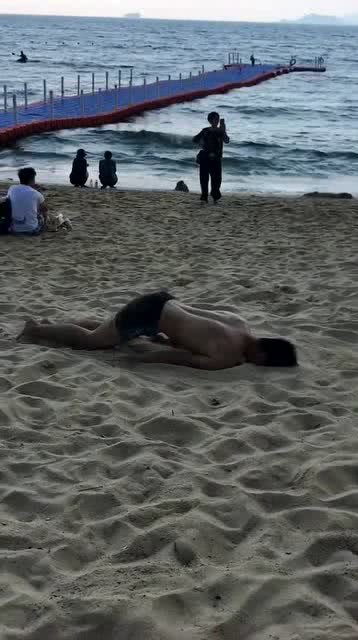 海滩度假沙雕文案，海滩度假沙雕文案短句