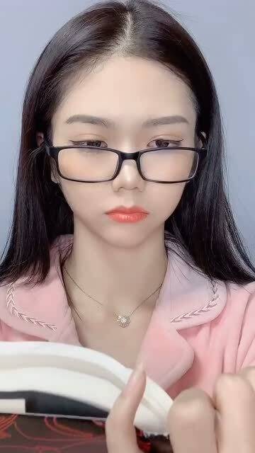 戴什么样的眼镜年轻，戴什么样的眼镜年轻女生