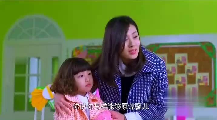 儿女用烟烫母亲情景短剧，父亲拿烟头烫女儿