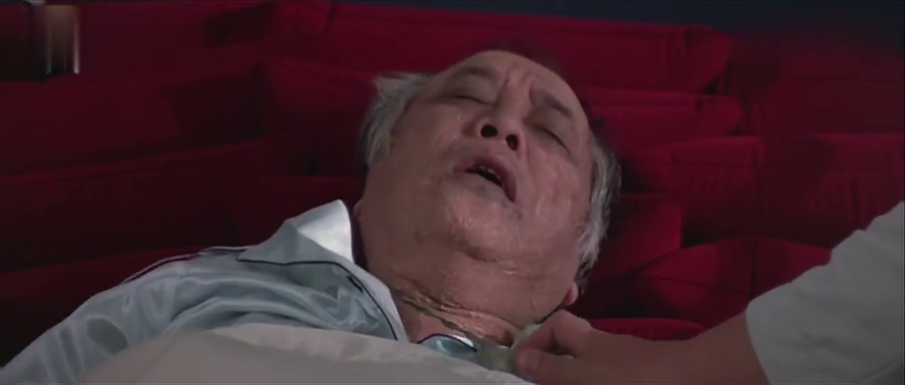 阴影眼镜怎么取下来，隐形眼镜怎么取下来视频