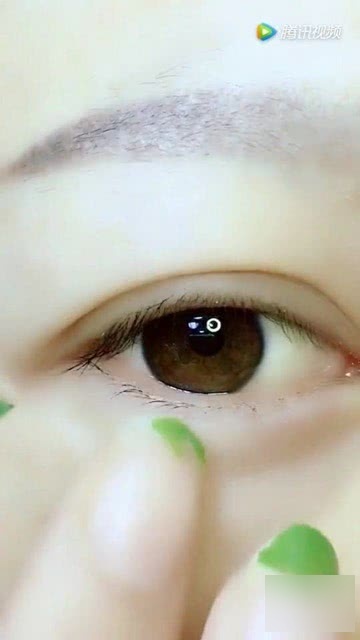 美瞳带什么颜色眼镜好看吗，美瞳带什么颜色眼镜好看吗女生