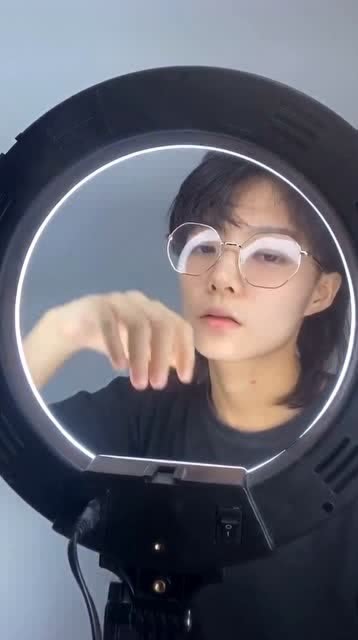 男生戴什么样眼镜好看吗，男生戴什么眼镜好看