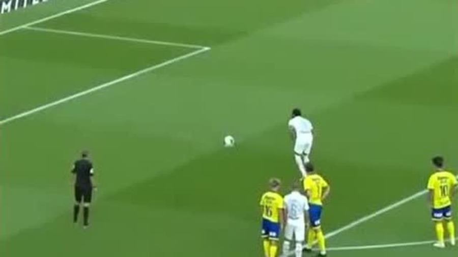 法兰克福新帅列拉更新队内处罚内容，包括给队友擦鞋、维护球场等