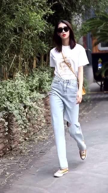 太阳镜配什么上衣好看，太阳镜配什么上衣好看图片