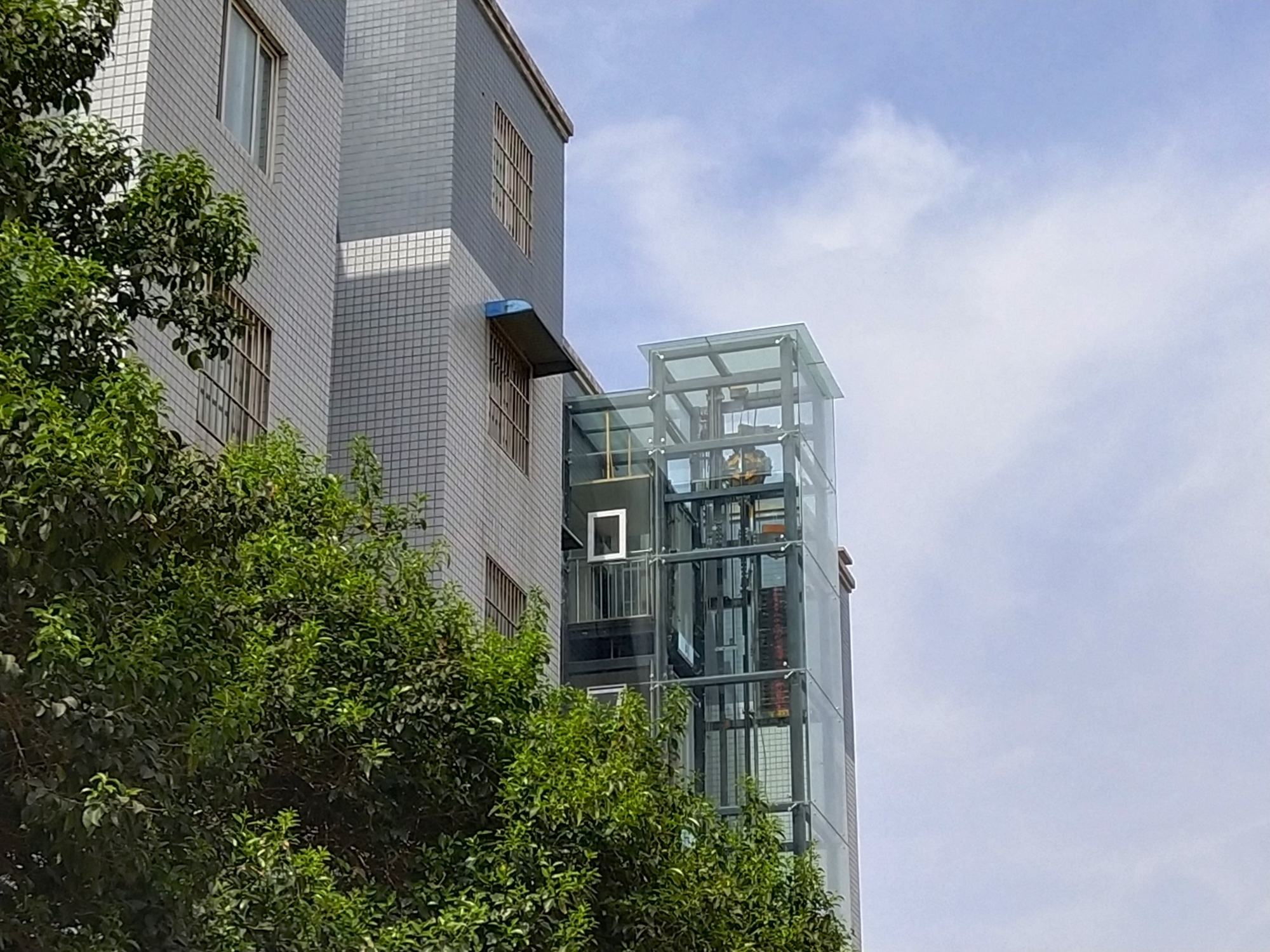 小区6层电梯多少钱一部（6层电梯多少钱一部）