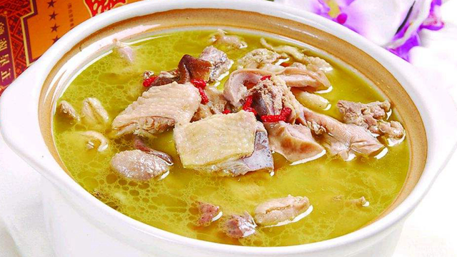 老母鸡汤要这样炖煮才好喝,鸡汤鲜美鸡肉嫩滑,原汁原味又营养