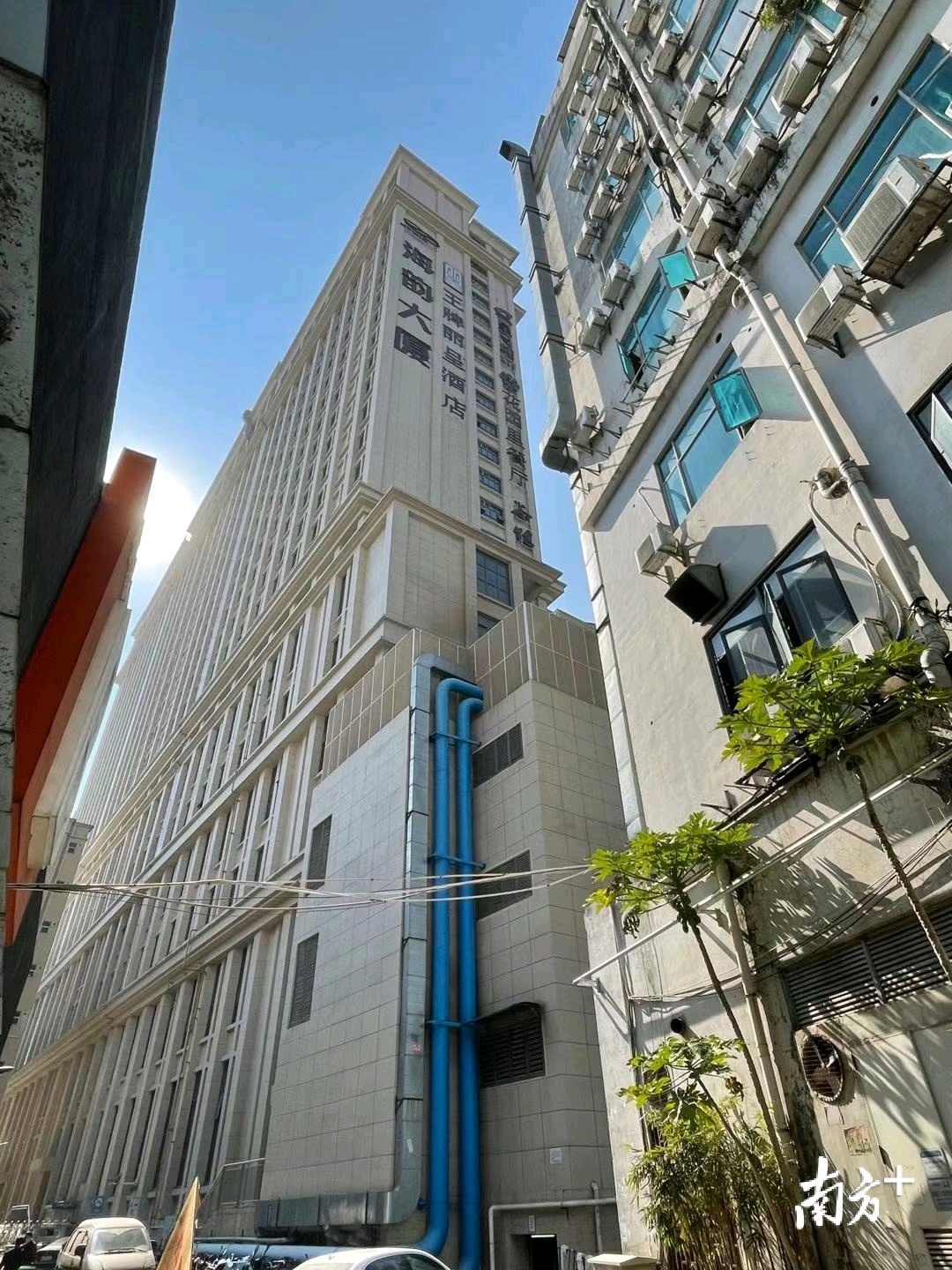 深圳市民陈先生花费2890余万元租赁龙华区海韵大厦两层写字楼,但签约