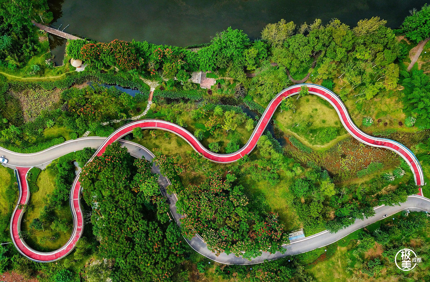 留在成都 幸福过年|绿道新春狂欢季,20条欢乐游线路……"雪山下的公园