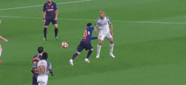 这不是梅西首次打人?生涯三次红牌二次打人!他已无力撑起巴萨?