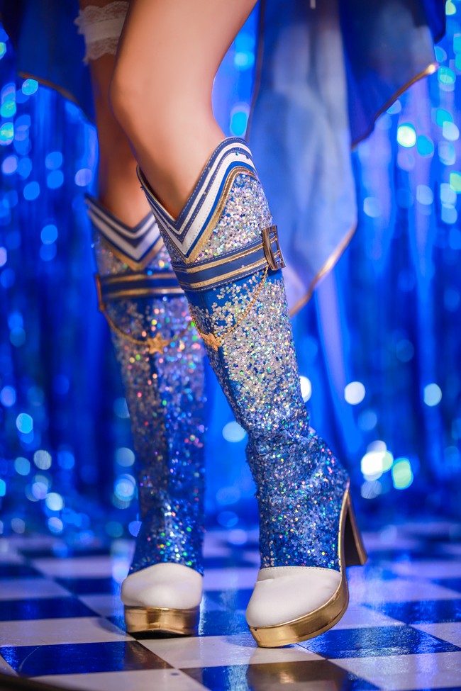 cos欣赏:伊莎贝拉·霍利