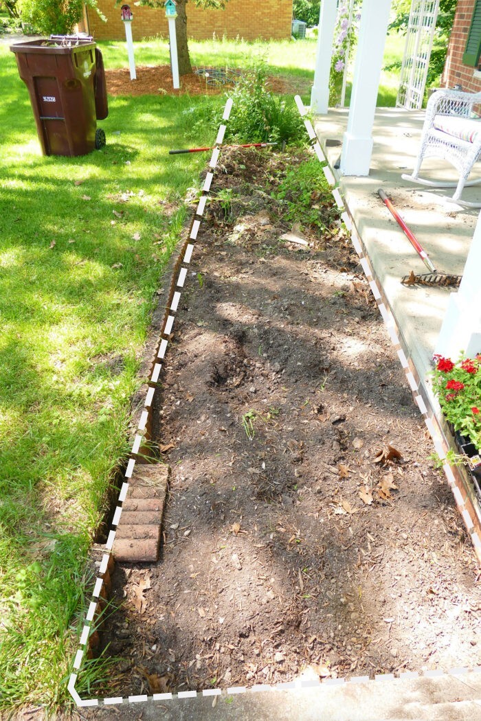 没有庭院花园 就学国外小哥在门廊砖砌一排花坛 种花种草多漂亮