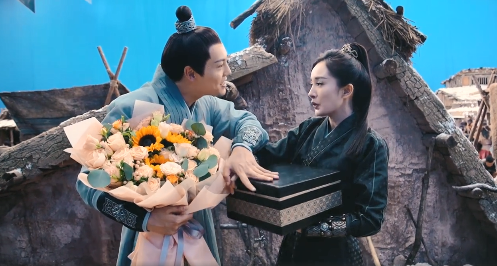 杨幂陈伟霆新剧杀青互动有爱,魏大勋秀厨艺受好评