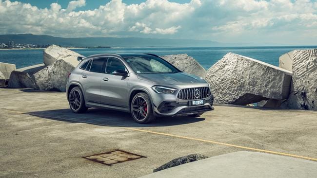 奔驰amg gla45 s:最强大的2.0t四缸机头模糊了跨界车界限