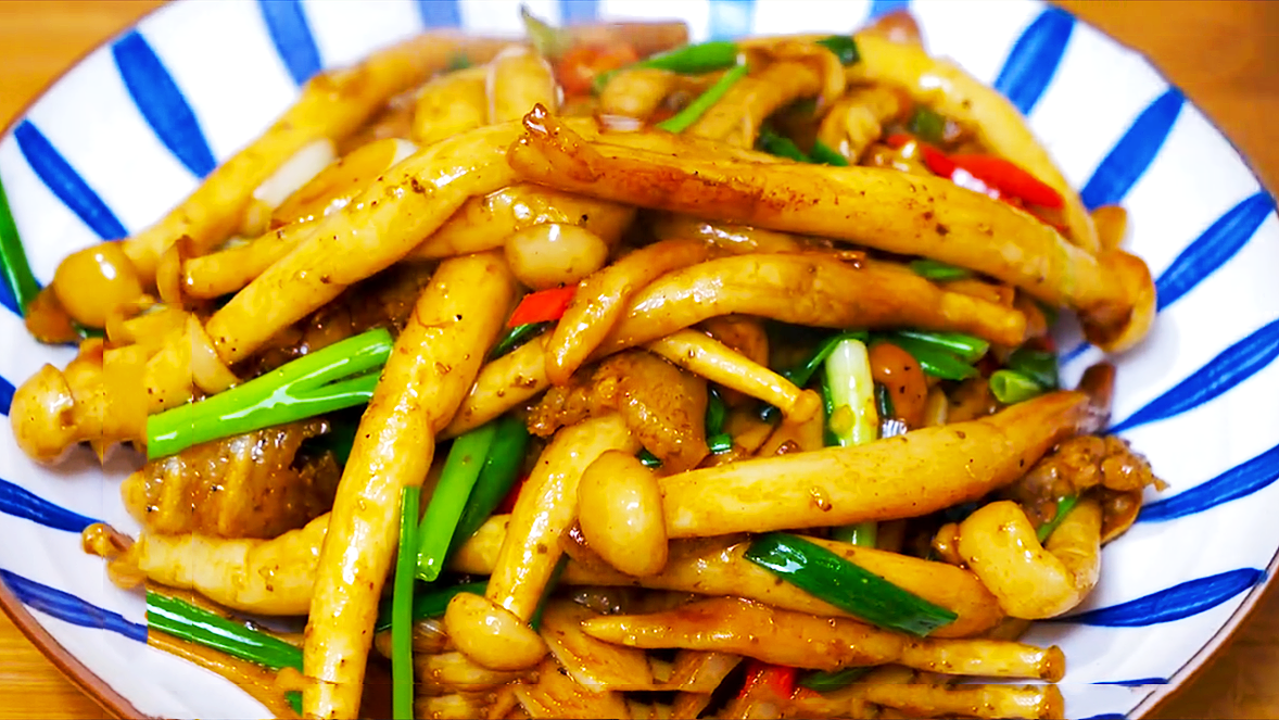 食材清单 〗白玉菇 五花肉 葱姜 蒜 小米辣 白糖 孜然粉┄【孜然