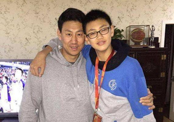 cba李楠遭双杀却痛骂儿子小丁经纪人开怼姚明遭遇尴尬