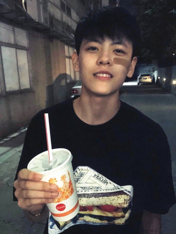 目测要火这名19岁帅哥竟然是中国女篮队员