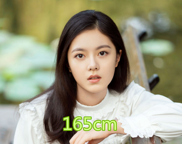 00后女明星的身高,张子枫还好,欧阳娜娜不错,看到最后:还会再长吗?
