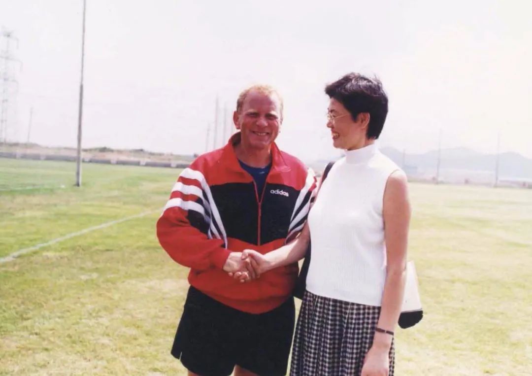 赵植萍1998年足球日记,采访国足主帅霍顿 江洪 江津,迟尚斌女儿义务当
