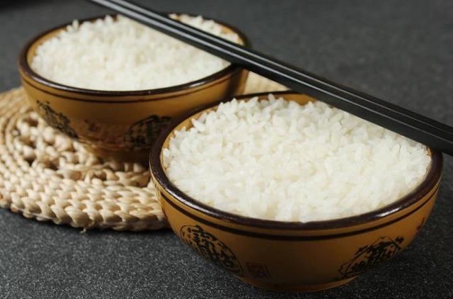 外国网友提问中国菜肴中米饭的存在有啥意义不是没有味道吗