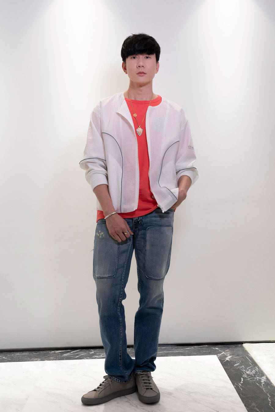 林俊杰举办线上记者会首度与annemarie同框