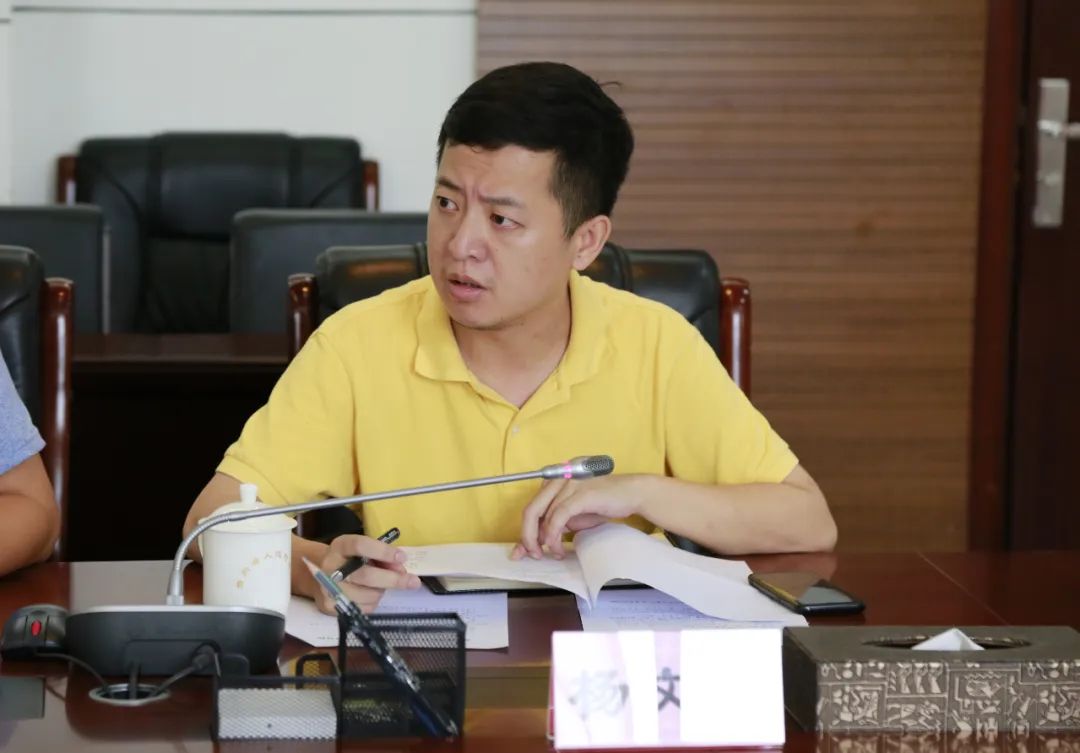 李勇霖发言    驻村干部李勇霖分享驻村工作体会,并逐一梳理自身驻村